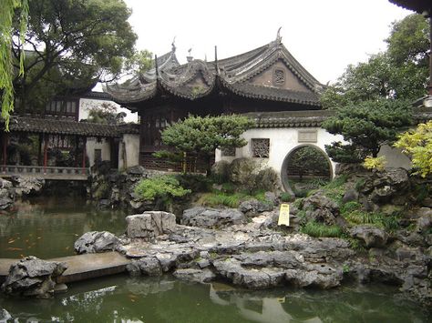 Shanghai Yuyuan Gardens Japanese Mansion Exterior, Traditional Japanese Mansion, Japanese Traditional House, Japanese Mansion, Traditional Chinese House, Chinese Courtyard, Chinese House, Ancient Chinese Architecture, Mansion Exterior