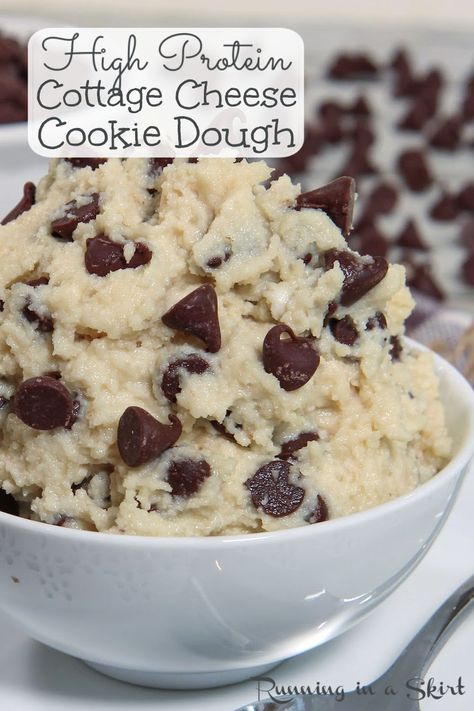 Cottage cheese cookie dough in a bowl. Essen, Gluten Free High Protein Desserts, Health High Protein Snacks, Easy Healthy Low Calorie Dinner Ideas, Homemade Protein Snacks Healthy, Low Carb Low Calorie Sweet Treats, Low Carb Recipes Low Calorie, Kids Summer Snacks Healthy, Healthy Edible Cookie Dough Cottage Cheese