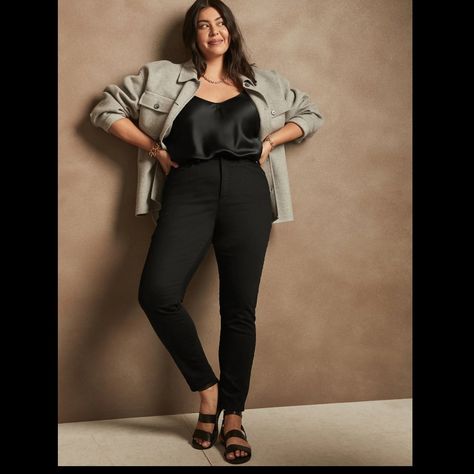 Reposhing This Item I Purchased From @Midwesternstyle. Loved It, But Ready To Rotate For Something New. Too Big For Me. Questions? Leave A Comment Below! Curvy Work Outfit, Casual Outfits Plus Size, Curvy Girl Outfits Summer, High Rise Black Jeans, Corporate Outfits, Style Goals, Banana Republic Jeans, Banana Republic Factory, All Black Outfit