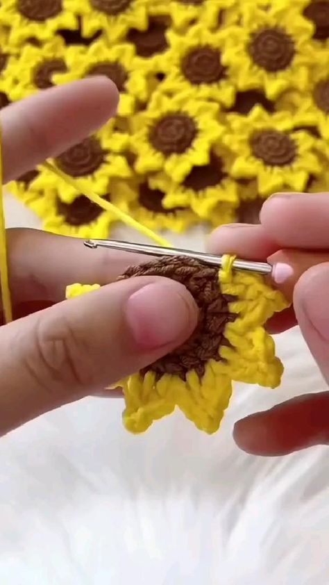 Crocheted Sunflower Patterns Free, Crochet Sunflower Free Pattern, Crochet Sunflowers Free Pattern, How To Crochet A Sunflower, How To Crochet Flowers Easy, Crocheted Flowers Free Pattern, How To Make Crochet Flowers, Crochet Gift Ideas For Friends, Free Flower Crochet Patterns