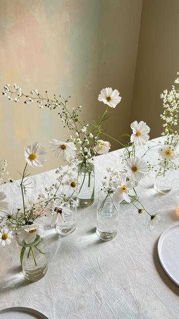 Tafel Decor, Wildflower Baby Shower, Wedding Table Flowers, Baby Shower Table, Wildflower Wedding, Deco Floral, Wedding Mood Board, Wedding Mood, Table Flowers