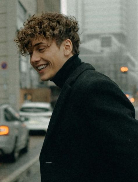 One of my top 3 favorite pictures of Bene Schulz Curly Hair Male Haircut, Semi Curly Hairstyles For Men, Curly Hair Men Haircut Style, Latino Haircut Men, Mens Curly Hairstyles Medium, Men’s Curly Hairstyles, Guys Curly Hair, Mens Curly Haircut Mid Length, Curly Hair Styles For Men
