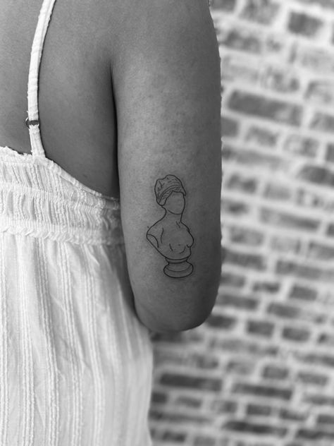 Aphrodite Tattoo Line Art, Greek Goddess Bust Tattoo, Minimalist Aphrodite Tattoo, Aphrodite Goddess Tattoo Simple, Tattoo Ideas Aphrodite, Greek Classics Tattoos, Tattoo Greek Goddess, Statue Tattoo Simple, Women Statue Tattoo