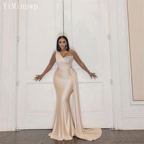 Bridesmaid Dresses Champagne, Bridesmaids Jumpsuits, Dresses Champagne, Wedding Content, African Suit, Robes Glamour, Bridesmaid Dress Collection, Champagne Bridesmaid Dresses, Champagne Bridesmaid