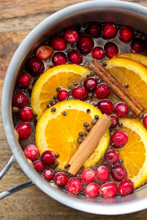 Christmas Potpourri In A Jar, Christmas Stovetop Potpourri, Homemade Potpourri, Potpourri Gift, Stove Top Potpourri, Stars Wedding, Christmas Color Palette, Autumn Woods, Potpourri Recipes