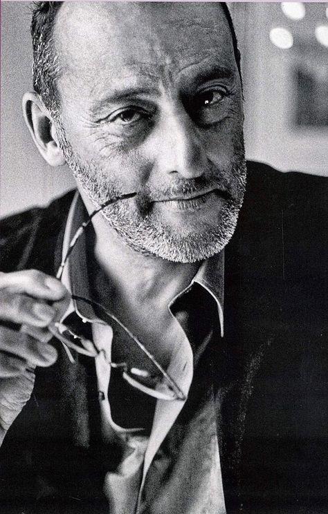 Jean Reno http://g-diary-blog.blogspot.de/2014/05/mann-du-bist-wunderbar.html Jean Reno, Andy Garcia, I Love Cinema, Robert Redford, Actrices Hollywood, Celebrity Portraits, Famous Men, Film Tv, Black And White Portraits