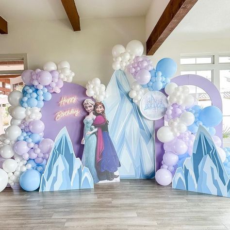 Elsa And Anna Decorations, Simple Frozen Decorations, Frozen Balloon Display, Elsa Birthday Backdrop, Frozen Event Decor, Frozen Party Balloons, Frozen Balloon Garland Backdrop, Elsa Decorations Party, Anna Elsa Birthday Party