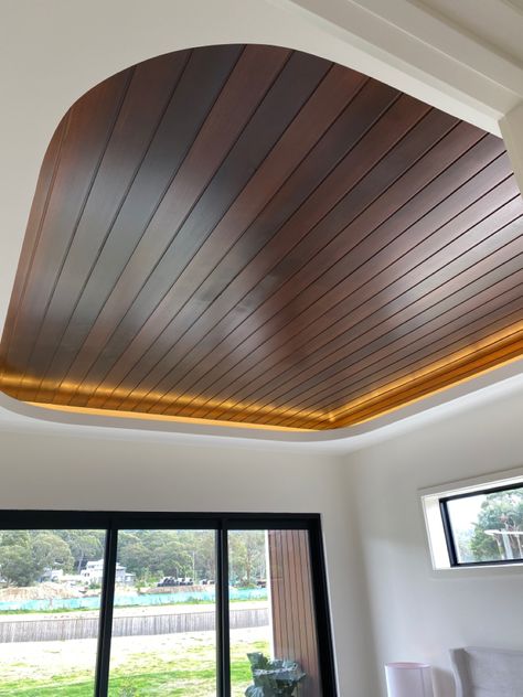 Wooden Sealing Design Roof, Kenaf Design, Office Ceiling Design Modern Simple, Wpc Ceiling Design, Wooden Roof Ceiling, Ceiling Design Ideas Modern, Wooden Ceiling Designs, Modern Wooden Ceiling, Feature Ceiling