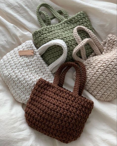 modern fancy crochet hand bags crochet free patterns Crochet Shoulder Bags, Mode Crochet, Crochet Bag Pattern Free, Womens Crochet Patterns, Bag Pattern Free, Crochet Business, Crochet Clothing And Accessories, Yarn Bag, Easy Crochet Projects