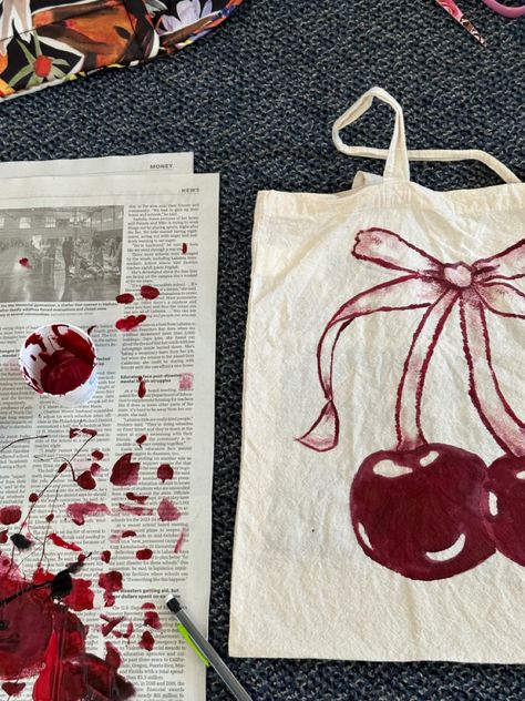 #coquette #graphicprint #totebagpattern #totebag #tote #fashion #bag #cherry #cherrybag Valentines Diy Painting, Painted Bags Ideas Aesthetic, Tot Bag Painting, Totes Bag Aesthetic, Cute Tote Bags Paint, Cute Tote Bag Painting Ideas, Cherry Painting Aesthetic, Toat Bag Painting, Painting A Tote Bag