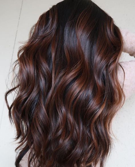 Brunette With Red Lowlights, Dark Brown With Auburn Highlights, Fall Brunette Hair Color 2023, Hair For Hazel Eyes And Fair Skin, Brunette Hair Color With Red Highlights, Hair Color 2023 Trends Brunette, Hair Color Ideas For Brunettes Winter, Hair Highlights For Brown Skin, Cinnamon Highlights On Dark Hair