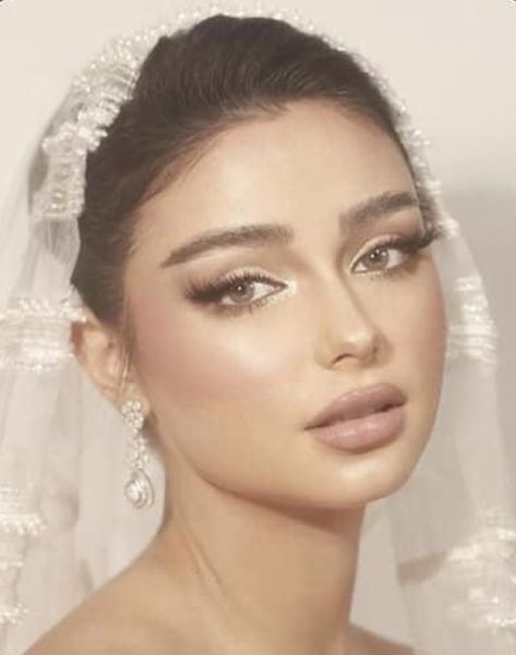 Classic Hairstyles Women Wedding, Vintage Glam Bridal Makeup, Bridal Makeup Aesthetic, Coquette Wedding Makeup, Vintage Bridal Nails, Bridal Makeup Ethereal, Ethereal Glam Makeup, 90s Wedding Makeup, Bridal Makeup Vintage