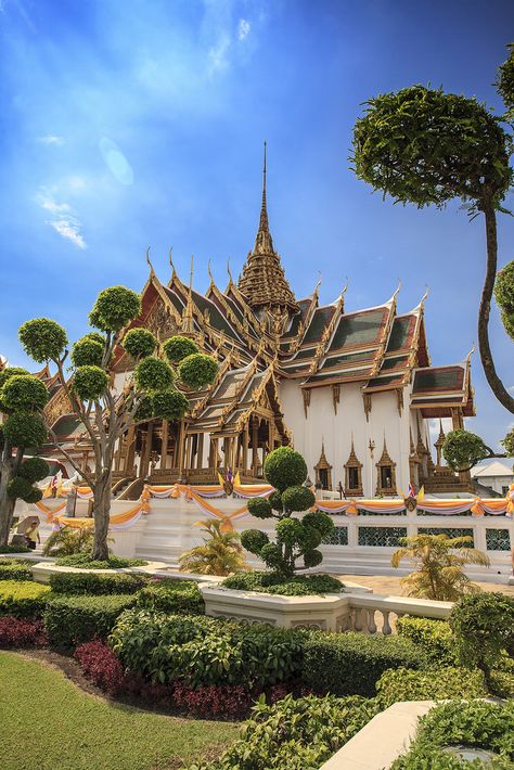 The Grand Palace Thailand, Bangkok The Grand Palace, Thailand Culture Aesthetic, Thailand Grand Palace, Bangkok Thailand Aesthetic, Temples Thailand, Grand Palace Thailand, Bangkok Aesthetic, The Grand Palace Bangkok