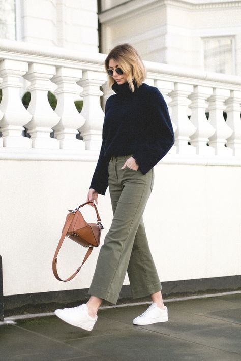 Olive Pants Outfit, Olive Green Pants Outfit, Green Pants Women, Green Pants Outfit, Skandinavian Fashion, Trousers Outfit, Casual Weekend Outfit, Olive Pants, Jumper Outfit