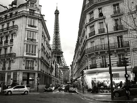 Black and white Black And White Architecture, Paris Torre Eiffel, White Architecture, Paris Black And White, Black And White Picture Wall, Photography Black And White, Paris Aesthetic, Photography Challenge, Ideas Photography