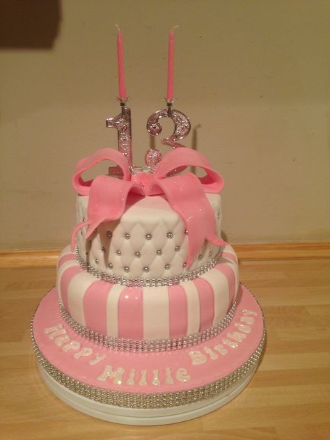 Sparkles and bows. 13th birthday cake 13 Cake Ideas, Birthday Cake 13 Girl, Pink 13th Birthday Cake, 13th Birthday Themes, Pink 13th Birthday Party Ideas, 13th Birthday Cake Girl, Thirteen Birthday, 13th Birthday Cake