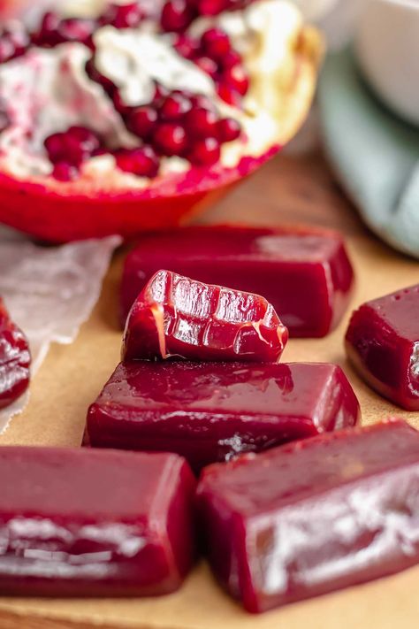 Chewy and soft pomegranate caramels are made with homemade pomegranate molasses and have a delightfully sweet and tangy flavor. These would make a perfect gift or holiday treat! Rosh Hashanah, Nougat Recipe, Desserts Aux Fruits, Pomegranate Molasses, Candy Recipes Homemade, Refreshing Desserts, Läcker Mat, حلويات صحية, Homemade Candies