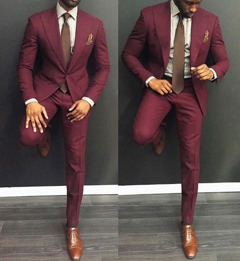 Gentlemen Be Like on Instagram: “Burgundy suits 👌 👉Follow @mensfashions for more mens lifestyle, fashion, suits and more! - 📸 by @davidson_frere - #suit #gentbelike #style…” Burgundy Suit Men, Groom Tuxedo Black, Black Men Suits, Maroon Suit, Men Suits Wedding, Burgundy Suit, Dress Code Casual, Wedding Suits Groom, November Wedding