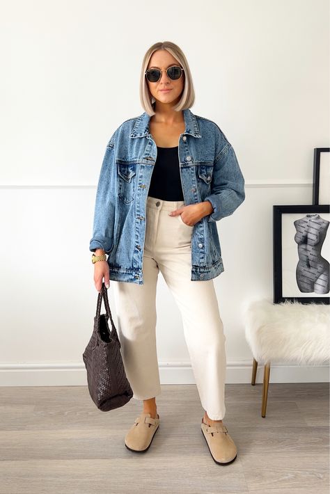 Style For Clothes, Stylish Outfits Hot Weather, Mom Cool Outfits, Easy Mom Summer Outfits, Denim Teacher Outfit, Spring Outfit White Sneakers, Weekend Casual Outfits Fall, Trainers And Jeans Women Outfit, March Style Outfit