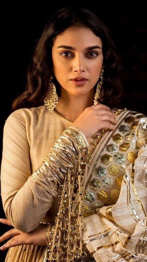 Autumn Colour Palatte Couture, Haute Couture, Aditi Rao, Traditional Indian Dress, Pakistani Fancy Dresses, Indian Dresses Traditional, Dress Design Patterns, Traditional Indian Outfits, Designer Dresses Casual