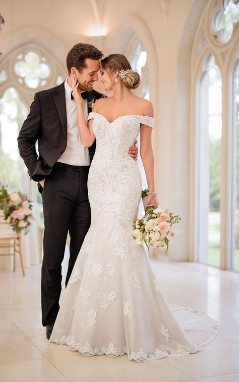 Stella York, Pnina Tornai, Wedding Dress Cinderella, Pose Pengantin, Bekväma Outfits, Stella York Wedding Dress, Wedding Portrait Poses, Bridal Gowns Mermaid, Wedding Picture Poses