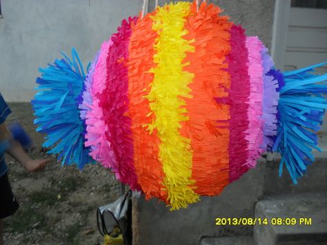 piniata Piniata Ideas, Pinata Candy, Pinata Ideas, Candy Themed Party, Piñata Ideas, Candyland Birthday, Candyland Party, Let's Celebrate, Lets Celebrate