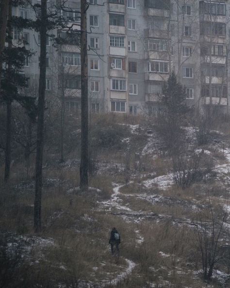 Federico Italiano on X: "This is a photo that I particularly appreciate, for the dynamics of the figure ascending the snow-sprinkled hill, the verticality of the conifers perpendicular to the horizon of reiterative balconies like a giant wave of concrete https://t.co/oNwBU89bd3" / X Apocalypse Aesthetic, Rasy Koni, Brutalism, Winter Aesthetic, City Aesthetic, End Of The World, Eastern Europe, The Last Of Us, Abandoned Places