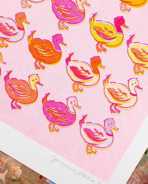 🦆🦆🦆🦆 new riso print. i love it 🥰 available in my online shop. A3 / 2024 / 35€ #risograph #risoprint #ducks #drawing #illustration #artoftheday #art #vienna #igersvienna #viennaart Riso Print Illustration, Ducks Drawing, Riso Illustration, Duck Draw, Riso Poster, Riso Art, Reban Ayam, Risograph Illustration, Girls Dinner