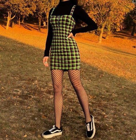 Fishnet Outfit, Grunge Dress, Outfit Inspiration Spring, Vintage Mode, Tumblr Outfits, Cute Spring Outfits, Alt Fashion, Indie Outfits, Alternative Outfits