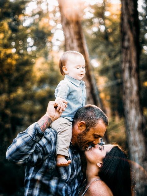 Mother Father Son Photography, Mom And Toddler Son Photo Ideas, Mom Dad And Son Photoshoot, Mom Dad And Son Pictures, Dad And Son Photoshoot, Father’s Day Photoshoot, Fathers Day Photo Shoot, Love For Son, Father Son Pictures