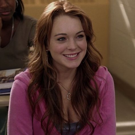 Cady Heron Pfp, 2000s Movie Characters, Iconic 2000s Characters, Mean Girls Pfp, Mean Girls Icon, Cady Heron Outfits, Cady Mean Girl, Lindsay Lohan Mean Girls, Mean Girl 3