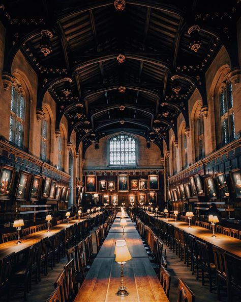 Joe Thomas on Instagram: “A dining hall fit for a wizard ✨During my day trip to Oxford I constantly felt like I was entering a scene of Harry Potter” College Dining Hall, White Culture, Oxford College, England Aesthetic, Images Harry Potter, Oxford England, College Aesthetic, Hogwarts Aesthetic, University Life