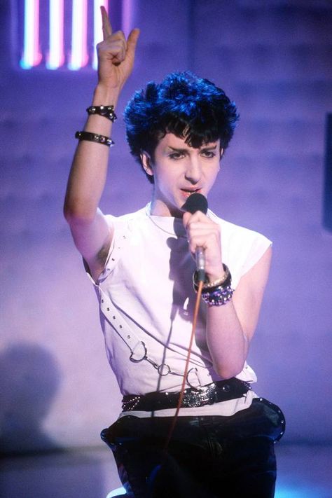 Marc Almond, 1981. Tumblr, 80s Alternative Fashion, 1970s Punk, Marc Almond, 80s Synth, Concert Stage Design, New Wave Music, Soft Cell, Experimental Music