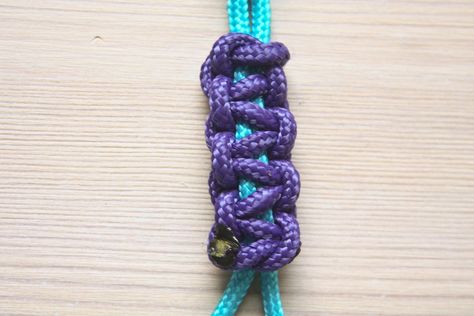 knot. 7. To complete the knot, bring the right cord over and the left comes down over its tail. Square Sliding Knot, Sliding Knot Tutorial, Adjustable Bracelet Diy, Adjustable Knot Bracelet, Cord Bracelet Diy, Knots Jewelry, Square Knot Bracelets, Micro Macrame Tutorial, Sliding Knot Bracelet