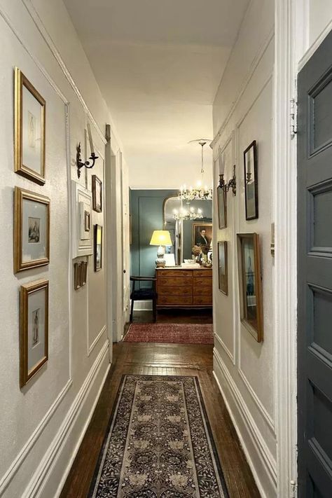 Transform your apartment hallway into a stylish passage with Parisian-inspired decor. Explore chic and timeless home decor ideas that bring the elegance of a Parisian-style apartment to every corner, creating a welcoming and sophisticated ambiance. Parisian Style Apartment, French Cottage Living Room, Hallway Interior Design, Country Hallway, Salons Cottage, Hallway Interior, Parisian Bedroom, Apartment Home Decor, Modern Parisian