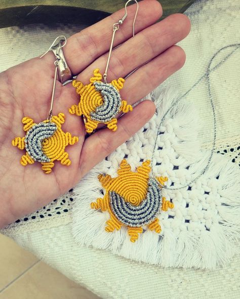 Macrame Moon Earrings, Sun Moon Crochet, Diy Earrings Crochet, Macrame Sun, Macrame Knots Tutorial, Witchy Crafts, Knitting Women Cardigan, Macrame Earrings, Macrame Bag