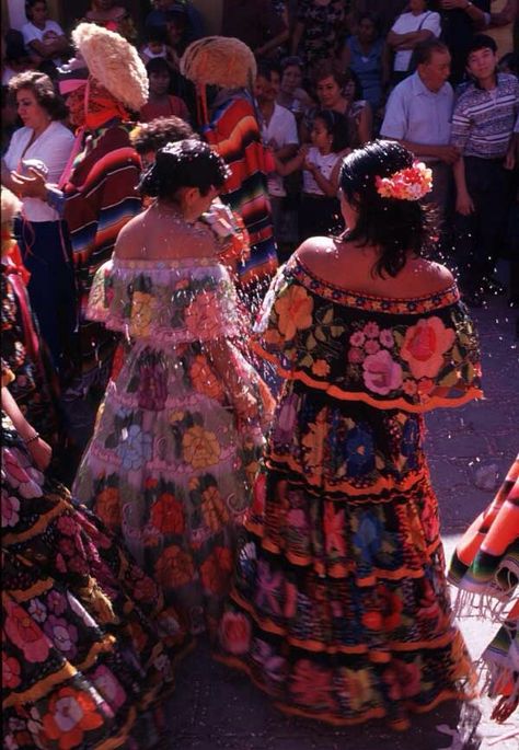 Mexican Beauty Folklorico Dresses, Mexican Beauty, Latin Culture, Colourful Things, Mexican Pride, Beautiful Mexico, Latina Aesthetic, Mexico Fashion, Ballet Folklorico