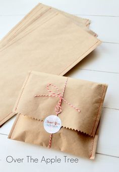 Etsy packaging idea, how to package knit or crochet items Jewerly Packaging, Etsy Packaging, Packaging Idea, Bracelet Packaging, Packaging Diy, Clothing Packaging, Wrapping Gift, Packaging Ideas Business, Small Business Packaging Ideas