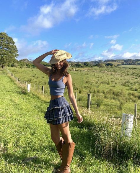 Country Girl Skirt, Miley Cyrus Country Outfits, Laid Back Outfits Summer, Countrycore Outfit, Girly Southern Outfits, Country Side Outfits Women, Farmers Daughter Aesthetic Coquette, Summer Farm Outfit, Old Mom Outfits