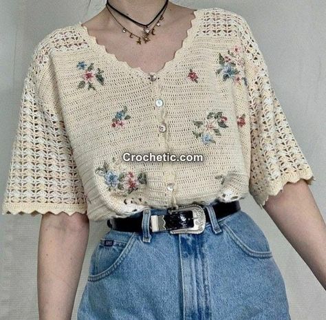 Classic Style Clothing Women, Plus Sized Cottage Core, Different Clothes Aesthetics, Modest Crochet Top, Embroidery On Crochet, Embroider Crochet, Crochet Lace Shirt, Embroidered Crochet, Gilet Crochet