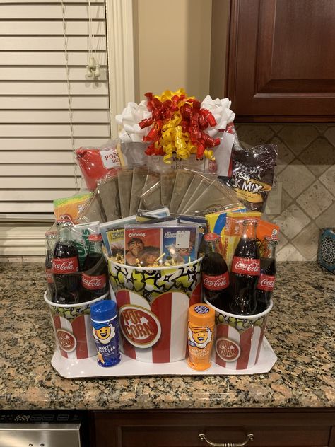 Movie Night Gift Basket Movie Night Prize Basket, Movie Basket For Raffle, Movie Night Bucket Gift, Diy Movie Night Gift Basket, Game Night Fundraiser Basket, Diy Movie Night Basket, Family Movie Basket Ideas, Movie Theme Basket, Movie Raffle Basket