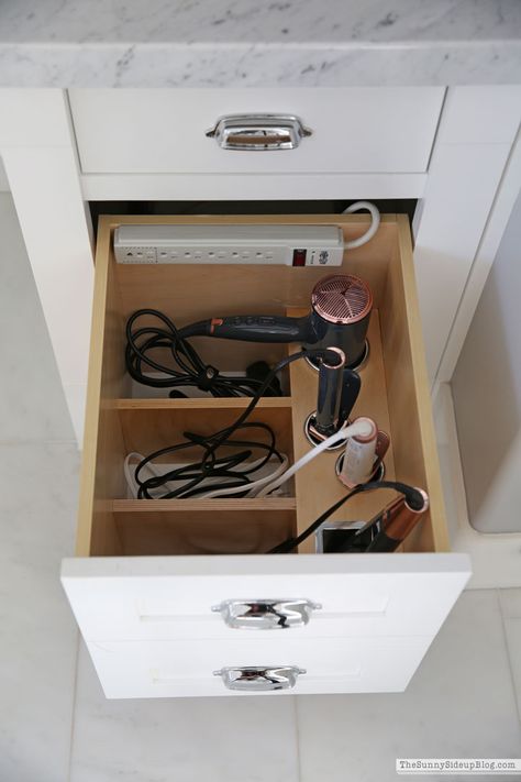 Organized Bathroom, Bathroom Drawer Organization, Bathroom Drawers, Bathroom Design Decor, غرفة ملابس, Hus Inspiration, Dressing Room Design, Drawer Organizers, Closet Designs