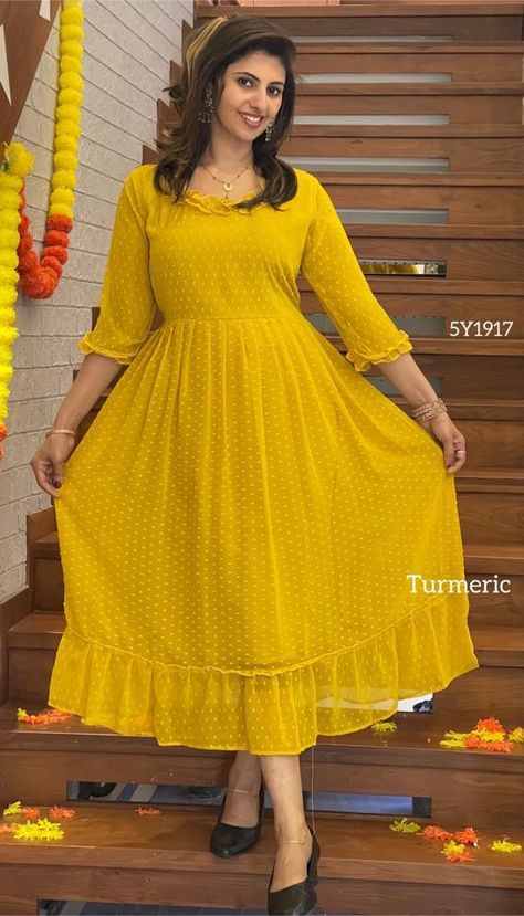 Frock Kurti, Happy New Year Pictures, Simple Frocks, New Year Pictures, Long Dress Design, Long Frocks, Kurti Designs, Model Dress, No Frills