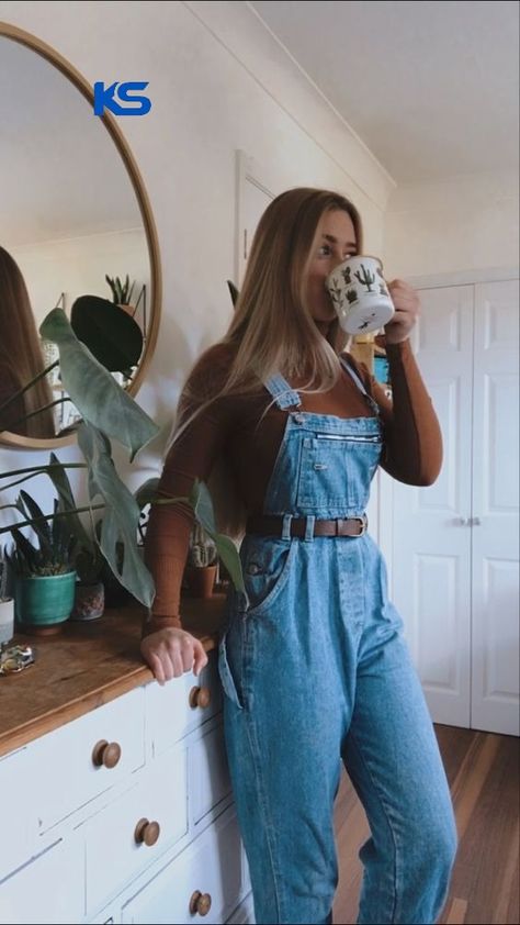 Oversized Overall Outfits, Levi Vintage Overalls Outfit, Overall Sweatshirt Outfit, Tshirt And Overalls Outfit, Overalls With A Belt, Fall Dungaree Outfits, Overalls Sweatshirt Outfit, Overalls Outfit With Long Sleeve, Thanksgiving Overall Outfit