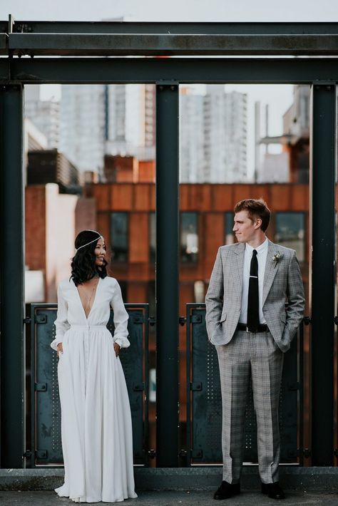 47 Urban Wedding Photos That Will Convince You to Tie the Knot in the City Civil Wedding, Plain Wedding Dress, Vancouver Wedding, Urban Wedding, Courthouse Wedding, Brides Wedding Dress, Toronto Wedding, Junebug Weddings, City Wedding