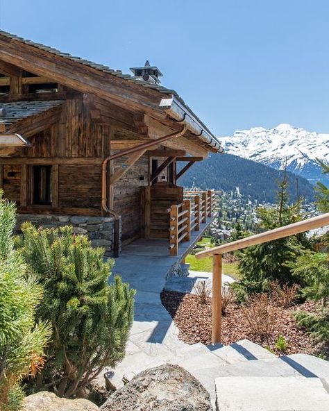 Small Chalet, Chalet Exterior, Lodge Aesthetic, Alpine Chalet, Chalet Interior, Mountain Chalet, Chalet Design, Cottage Lake, Chalet Style