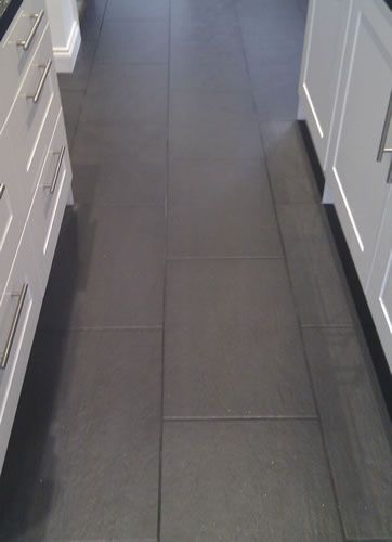 gray tile, dark grout Tile Floor Diy, Slate Tile Floor, Grey Floor Tiles, Dark Tile, Dark Floors, Slate Flooring, Diy Tile, Tile Grout, Grey Tiles