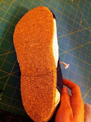 How To Make Shoes Handmade, Handmade Shoes Pattern, Homemade Shoes, Leather Shoes Diy, Make Your Own Shoes, Make Shoes, Making Shoes, Diy Sandals, Diy Slippers