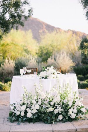 Minimalist Wedding Sweetheart Table, Cheapest Wedding Flowers, White Wedding Sweetheart Table, Sweetheart Table Candles, Table Flowers Wedding, Classic Wedding Centerpieces, Nfl Wedding, Sweetheart Table Flowers, Wedding Sweetheart Table