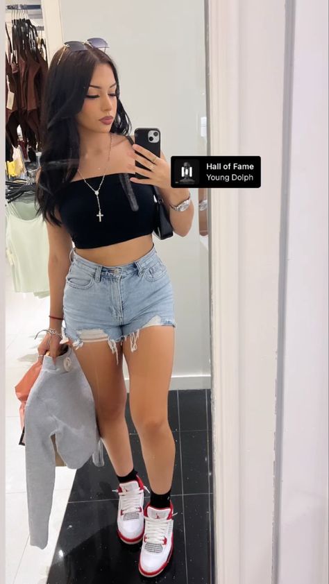 Hairstyles For Shorts Outfit, Copy And Paste Latina Outfits With Shorts, Black Outfits Latina, Daisy Marquez Nails, Latina Valentines Outfit, Islander Outfit Ideas, Jean Shorts Outfit Latina, Summer Outfits For Latinas, Cute Simple Outfits Latina